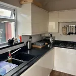 Shared House On Lakewood Crescent